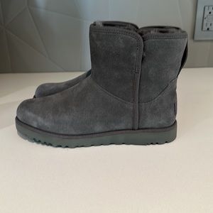 New in box, UGG, Cory II.